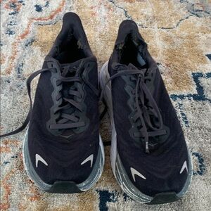 Hoka Black Athletic Running Shoes ARAHI 6 women’s size 9